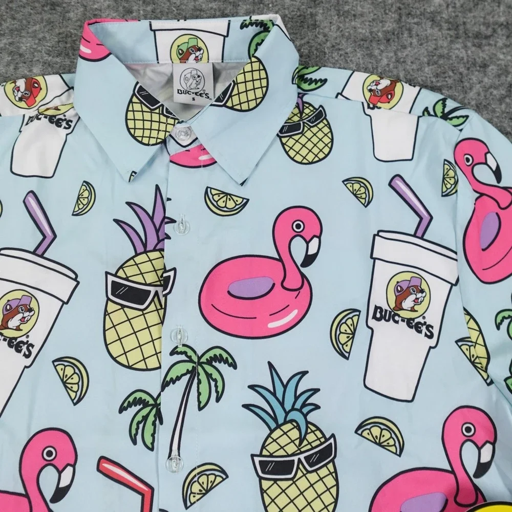 Buc-ees Shirt Mens Small Lightweight Button‎ Up Flamingo Pineapple Hawaiian